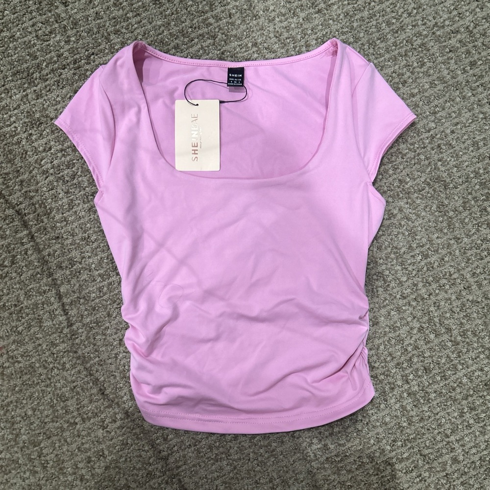 pink scoop neck 🩷